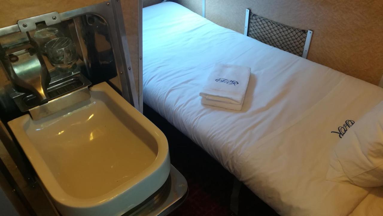 Le Train Des Reves Hotel Dracy-Saint-Loup Esterno foto