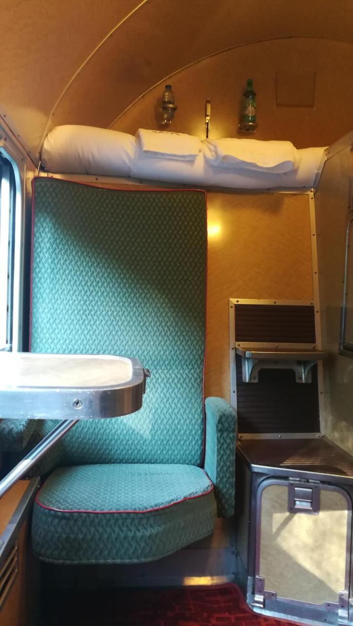 Le Train Des Reves Hotel Dracy-Saint-Loup Esterno foto