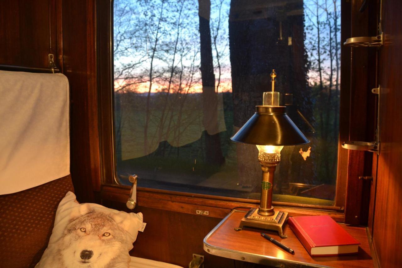 Le Train Des Reves Hotel Dracy-Saint-Loup Esterno foto