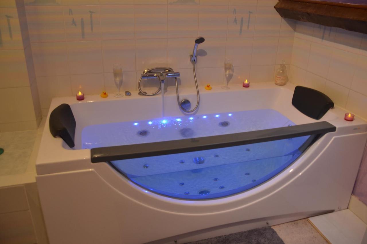 Le Train Des Reves Hotel Dracy-Saint-Loup Esterno foto