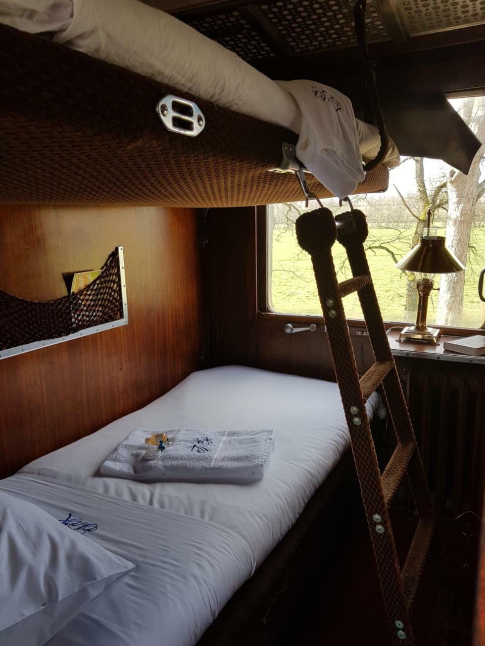 Le Train Des Reves Hotel Dracy-Saint-Loup Esterno foto